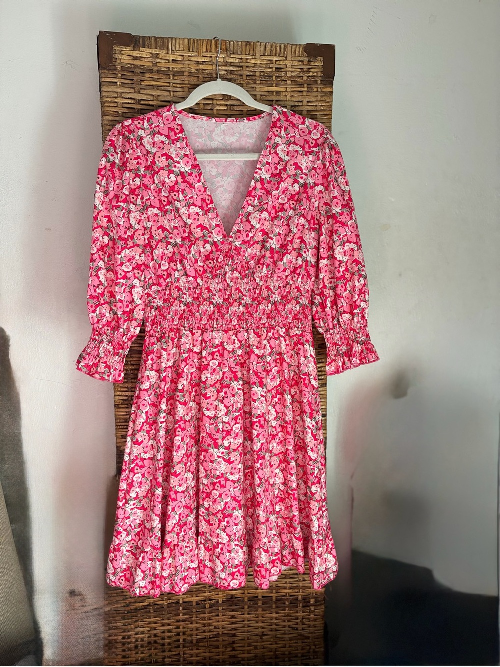 Ladies Flowered DRESS.  Size Large.